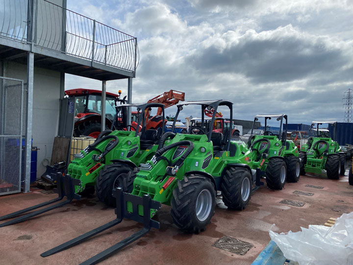 Avant loader servicing